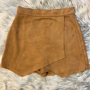✨SMALL CAMEL SKORT✨